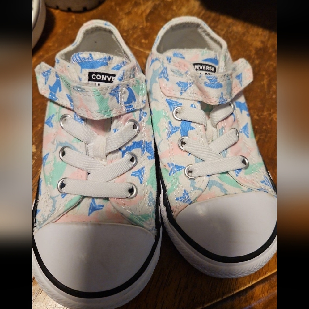 Toddler girls Converses size 7